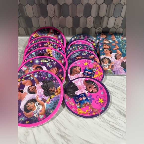 Disney Purple and Pink Disposable Tableware Set  48 plates 9 Inches 48 plates 7 - Picture 1 of 3